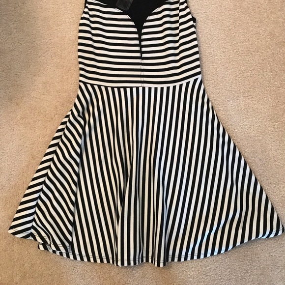 Black and white striped dress - Picture 3 of 3